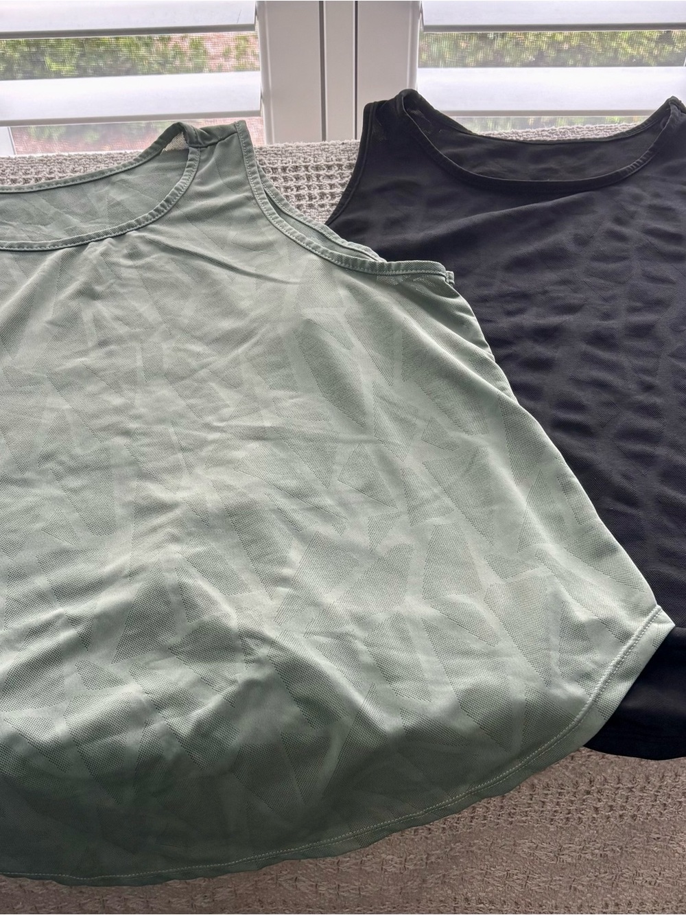 SHEIN Black & Sage Green Sleeveless Tank Tops